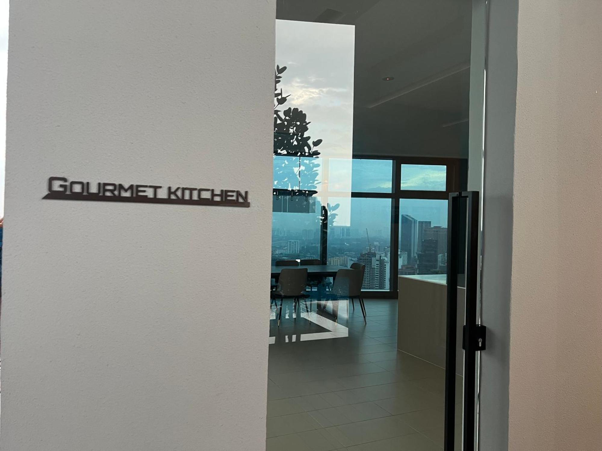 Eaton Residence Klcc Куала Лумпур Екстериор снимка